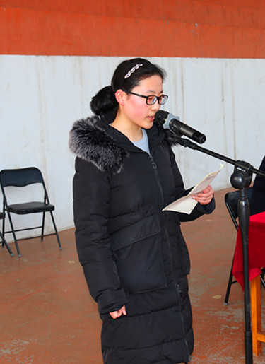 学生代表孙晓琳发言教师代表杨峰发言学生家长代表陈建绪发言新泰一中